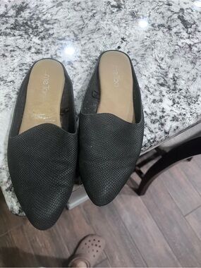 me too Black Textured Pointed Mules
